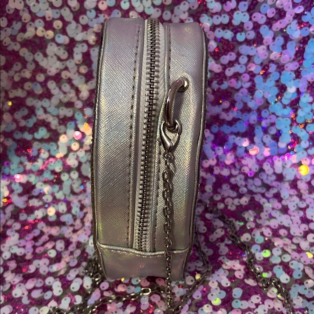 Heart-Shaped Silver Bag - Picture 4 of 9